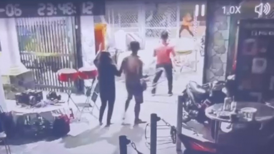 Bắt nhóm đối tượng lao vào đám tang, chém chủ nhà ở Bình Dương