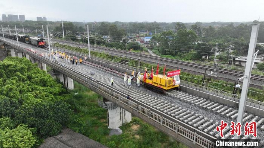 Trung Quốc xây tuyến đường sắt cao tốc đầu tiên kéo tới sát biên giới Việt Nam