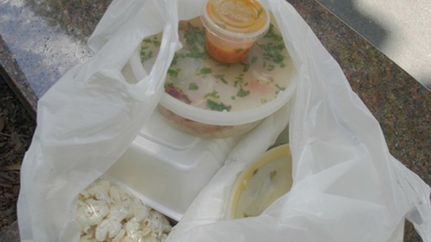 Túi nilon đựng đồ ăn nóng độc hại thế nào?