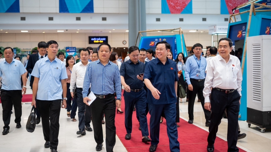 Chủ tịch Quốc hội chỉ đạo tổng duyệt lễ khai mạc Hội nghị Nghị sỹ trẻ toàn cầu