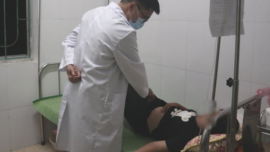 Tác hại kinh hoàng đồ ăn vặt ngoài cổng trường