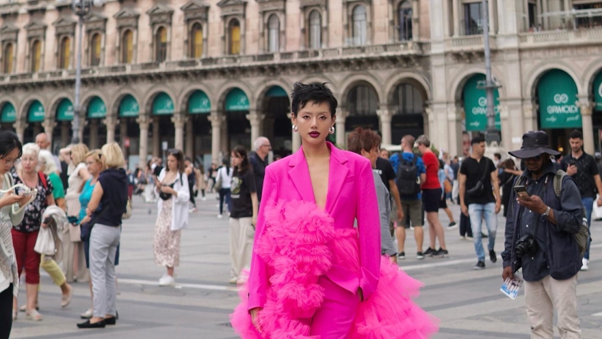 Cô Em Trendy cùng chồng sắp cưới tham dự Milan và Paris Fashion Week 2023
