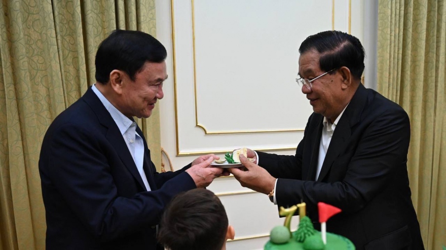 Cựu Thủ tướng Hun Sen chúc mừng cựu Thủ tướng Thái Lan Thaksin được ân xá