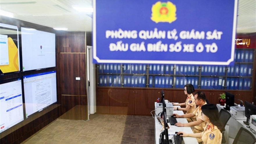 Chưa có chế tài đủ mạnh để xử lý người bỏ cọc trong đấu giá biển số xe