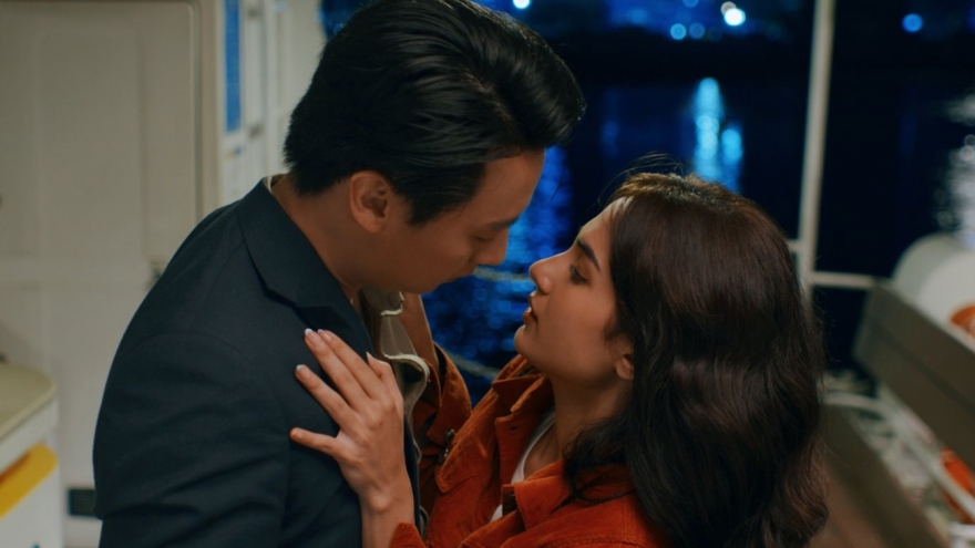 Trailer hé lộ cảnh hôn của Rocker Nguyễn với Emma Lê trong phim "Giao lộ 8675"