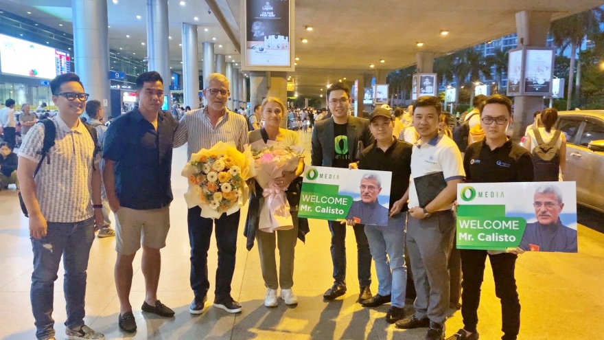 HLV Calisto khen Việt Nam có nhiều cầu thủ giỏi