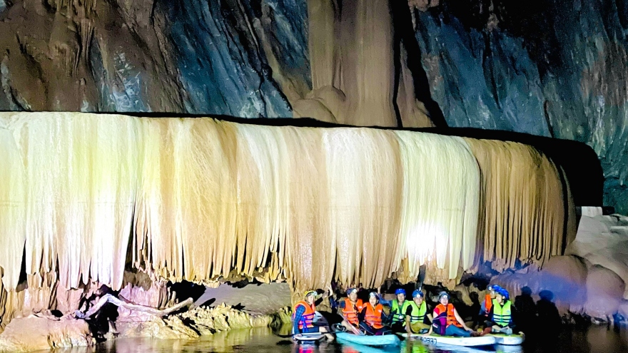 Khai thác tiềm năng hang động ở bản người dân tộc để phát triển kinh tế-xã hôi