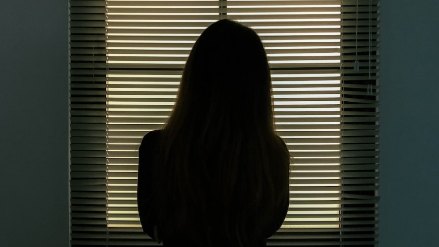 Thấy tôi tặng tiền cho vợ cũ, chồng tôi khó chịu ra mặt