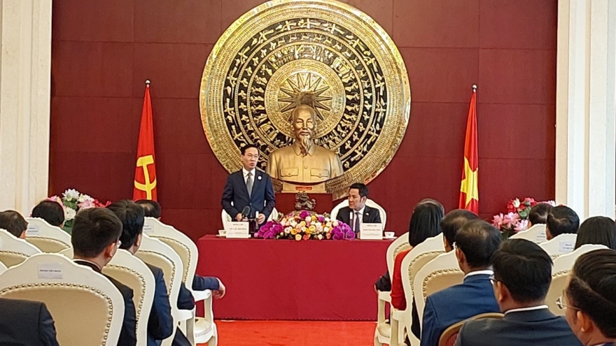 Chủ tịch nước gặp gỡ cán bộ các cơ quan đại diện ngoại giao tại Trung Quốc