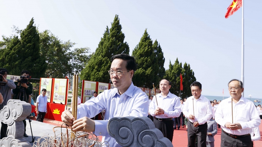 Chủ tịch nước Võ Văn Thưởng thăm quân và dân huyện đảo Cô Tô