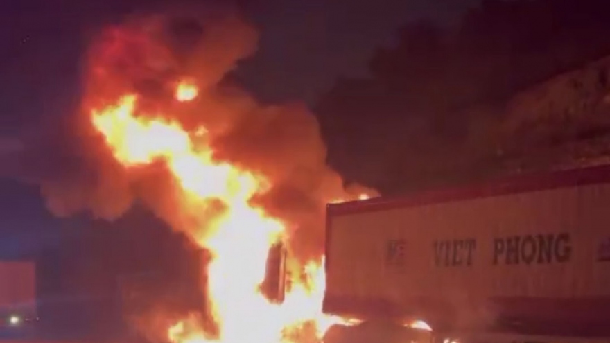 Cháy đầu xe container ở Đà Nẵng