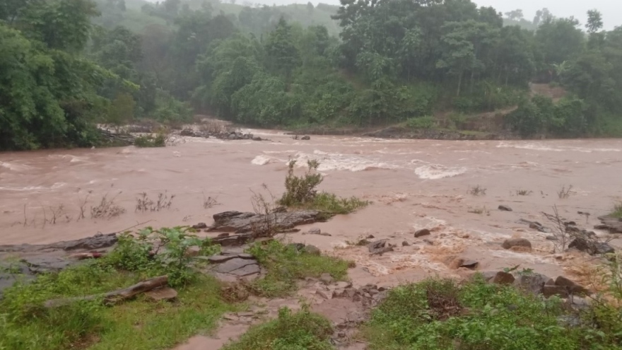 Quảng Bình xuất hiện sạt lở đất, sẵn sàng di dời dân vùng nguy hiểm