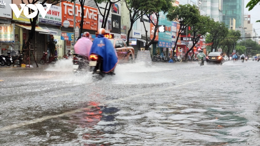 Khu vực Bắc Bộ và Trung Bộ xuất hiện mưa dông cục bộ trong ngày 5/10