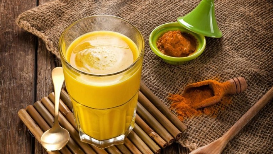 8 lý do mà bạn nên thêm sữa nghệ vào chế độ ăn uống của mình