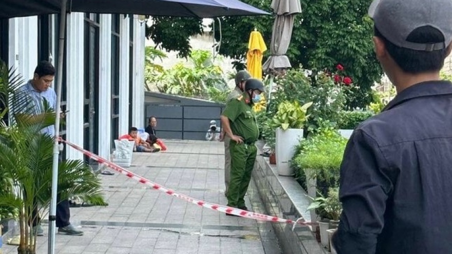 Rơi từ tầng 14 chung cư xuống đất, nam thanh niên 21 tuổi tử vong