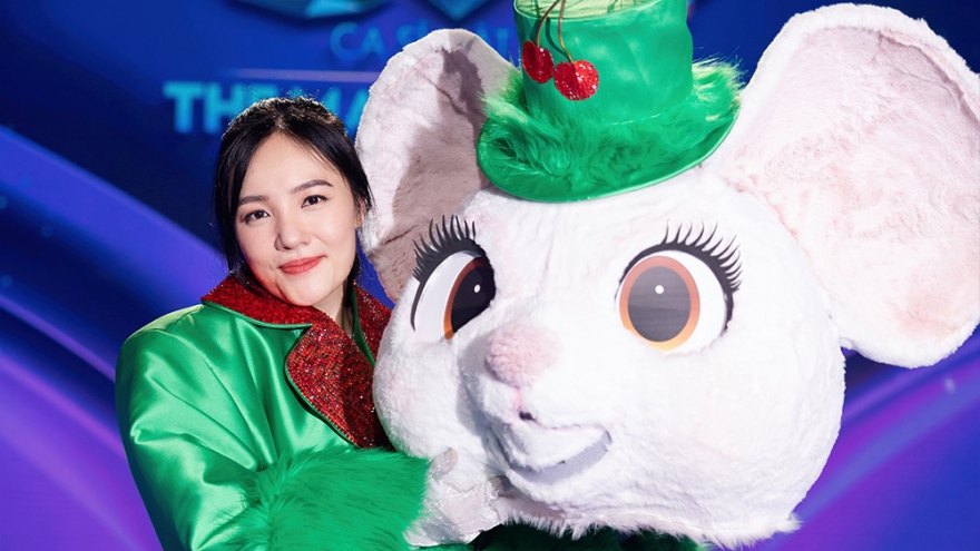 Nhật Thủy gây tiếc nuối khi phải lộ diện sau lớp mascot Chuột Cherry