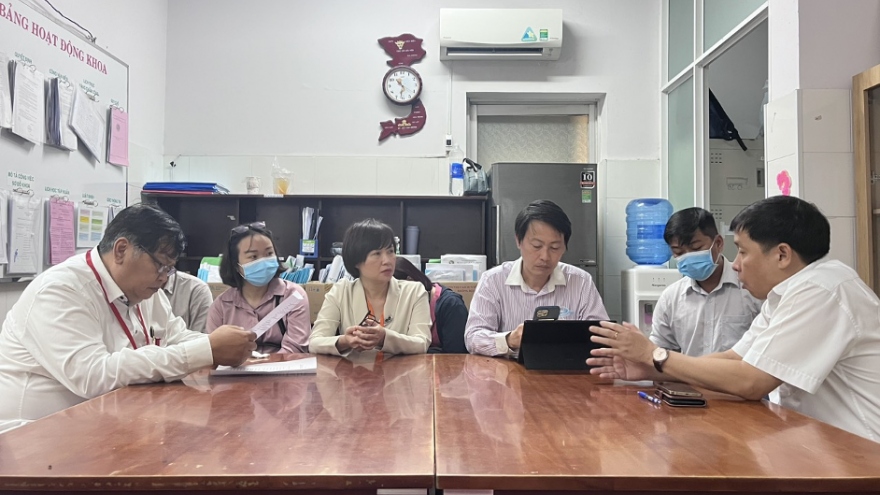 Vụ trẻ tử vong nghi ngộ độc bánh: Sở Y tế TP.HCM họp khẩn với các chuyên gia