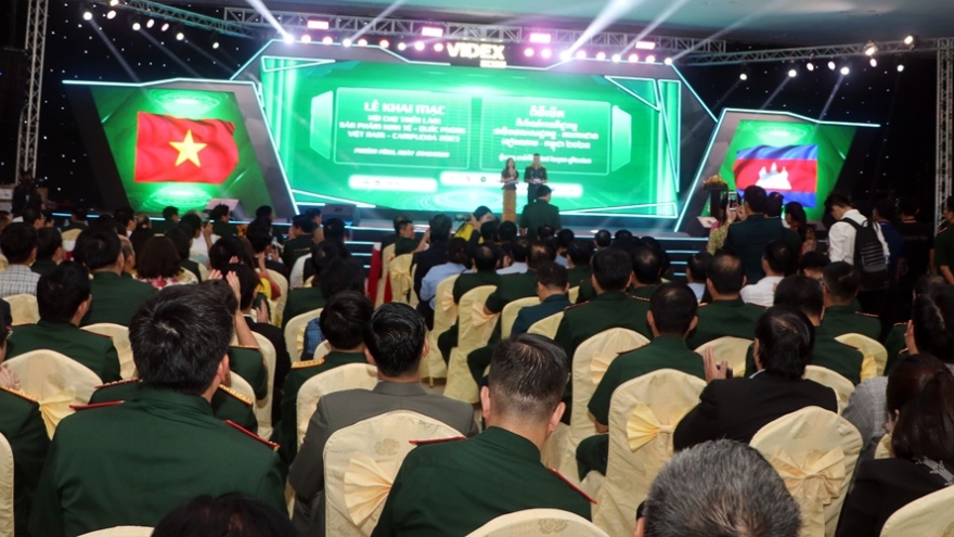 Khai mạc Hội chợ triển lãm sản phẩm kinh tế - quốc phòng Việt Nam-Campuchia 2023