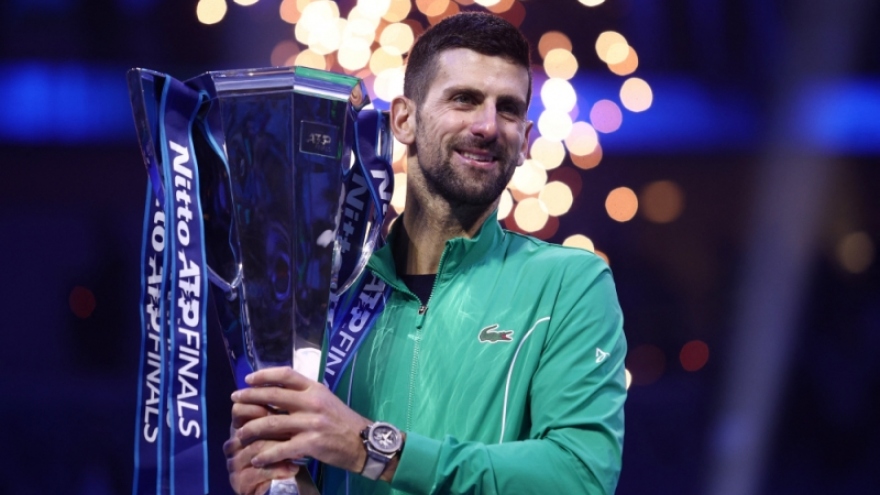 Djokovic lần thứ 7 đăng quang tại ATP Finals, vượt qua Roger Federer
