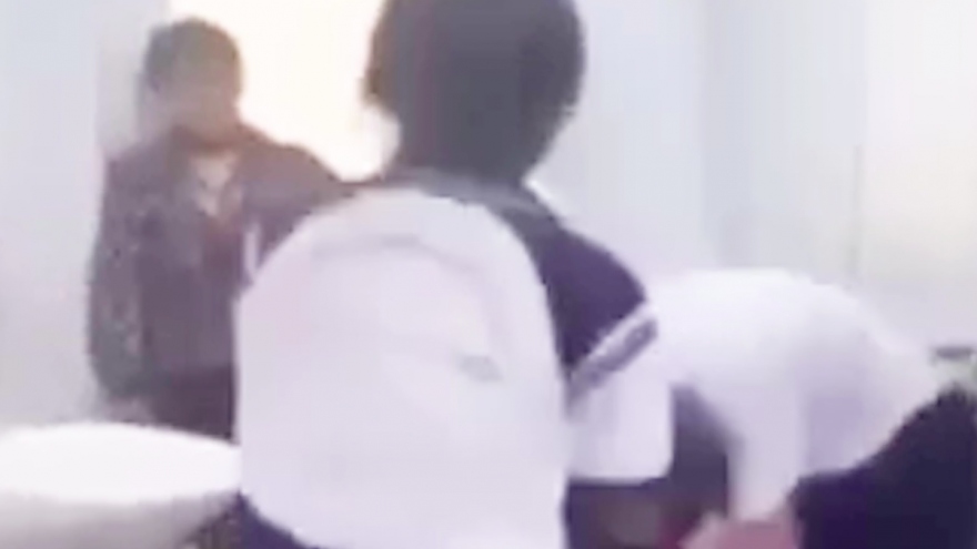 Nữ sinh đánh nhau tại trường ở TP.HCM bị phạt đọc sách về đạo đức