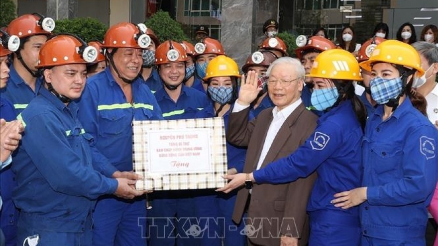 Công đoàn Việt Nam - gần 95 năm “đứng vững” cùng dân tộc