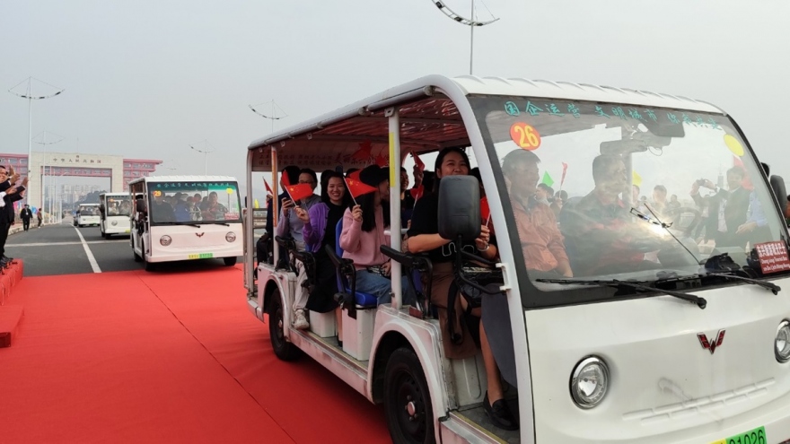 3 loại nông sản được làm thủ tục thông quan qua cầu Bắc Luân II