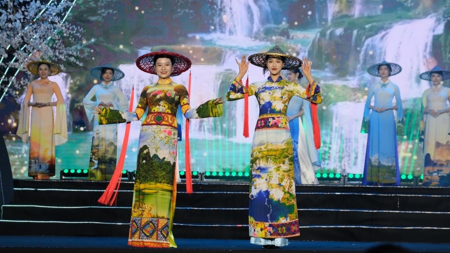 Chiêm ngưỡng bộ sưu tập áo dài thổ cẩm tôn vinh non nước Cao Bằng