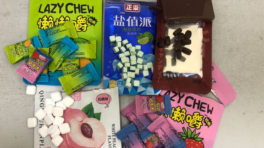 Bắc Giang kiểm tra chặt chẽ bánh, kẹo "lạ" trên bao bì in chữ nước ngoài