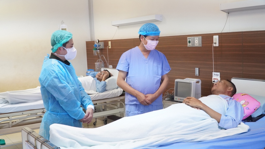 Việt Nam giúp Lào thực hiện kỹ thuật ghép thận
