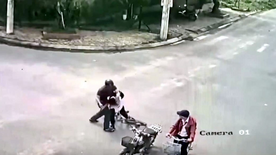 Khởi tố bị can, bắt tạm giam đối tượng cố ý gây thương tích cho học sinh lớp 9