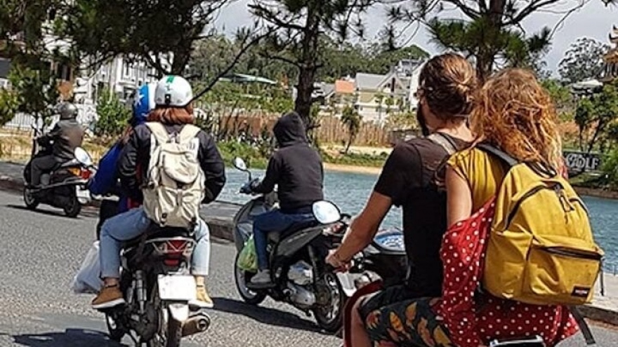 Người nước ngoài vi phạm giao thông sẽ bị xử lý thế nào?