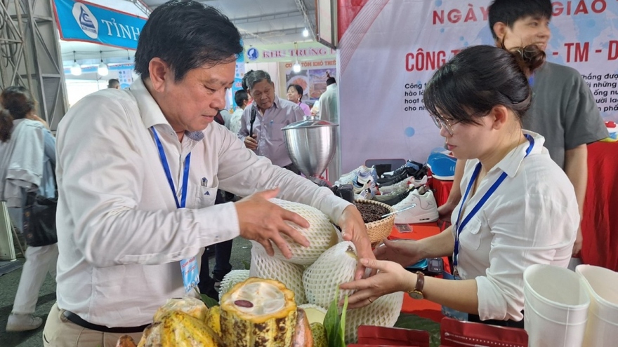 Doanh nghiệp chuyển đổi số, sản xuất xanh để nắm bắt cơ hội năm 2024