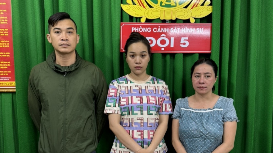 Cơ trưởng một hãng hàng không điều hành đường dây mại dâm tại TP.HCM