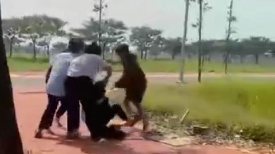 Học sinh lớp 8 ở Long An bị đánh hội đồng