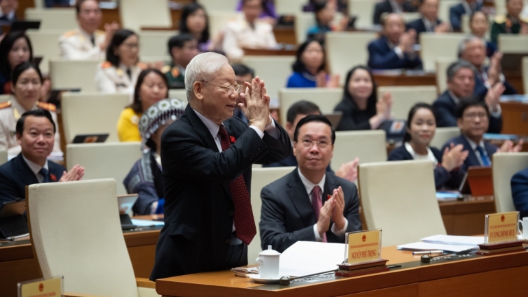 Vượt “cơn gió ngược”: Phong ba bão táp, càng vững tay chèo