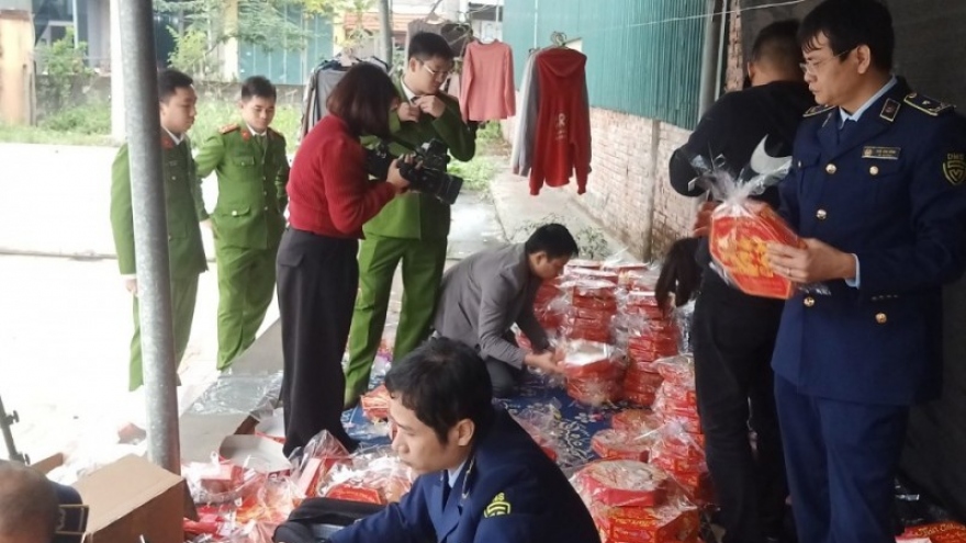 Thu 5.300 hộp sữa, phát hiện xưởng mứt Tết giả mạo nhãn hiệu