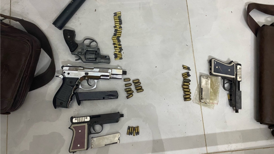 Trinh sát phát hiện đối tượng tàng trữ 4 khẩu súng cùng 59 viên đạn