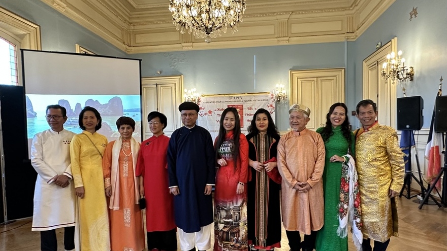 Tôn vinh văn hóa Tết giữa thủ đô Paris, Pháp