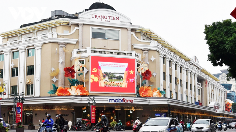 Colourful decorations spring up across Hanoi to ring in lunar New Year
