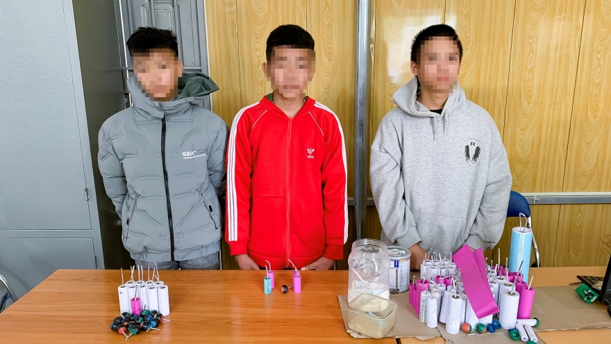 Học qua Youtube chế tạo hơn 90 quả pháo nổ chơi tết