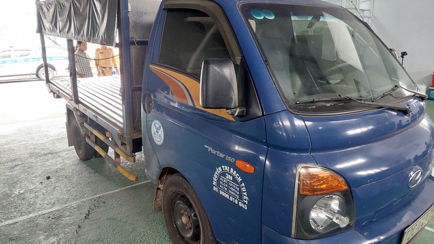 Sợ bị công an phát hiện xe ăn trộm, tài xế chạy lạng lách đánh võng trên cao tốc