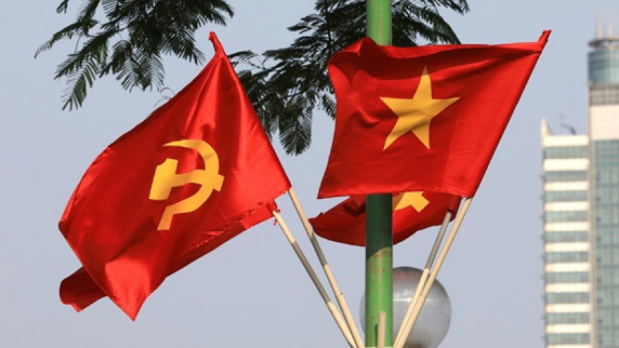 Để xây dựng Đảng vững mạnh, đảng viên phải luôn đi trước để làng nước theo sau