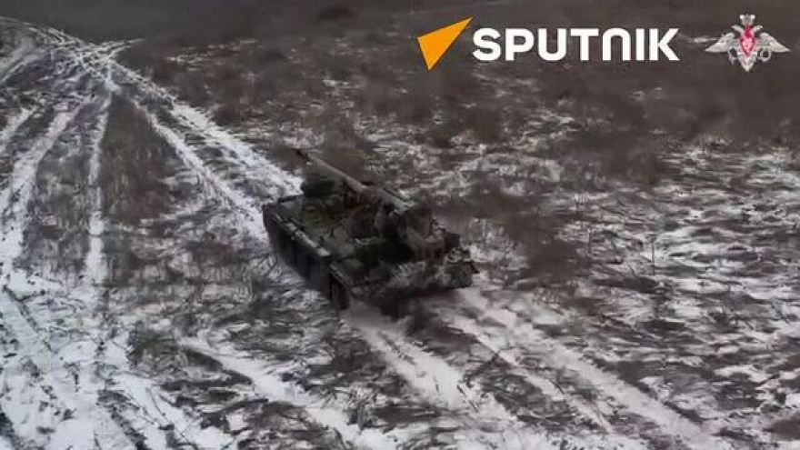 Pháo tự hành Giatsint-S của Nga khai hỏa, tấn công hầm trú ẩn Ukraine