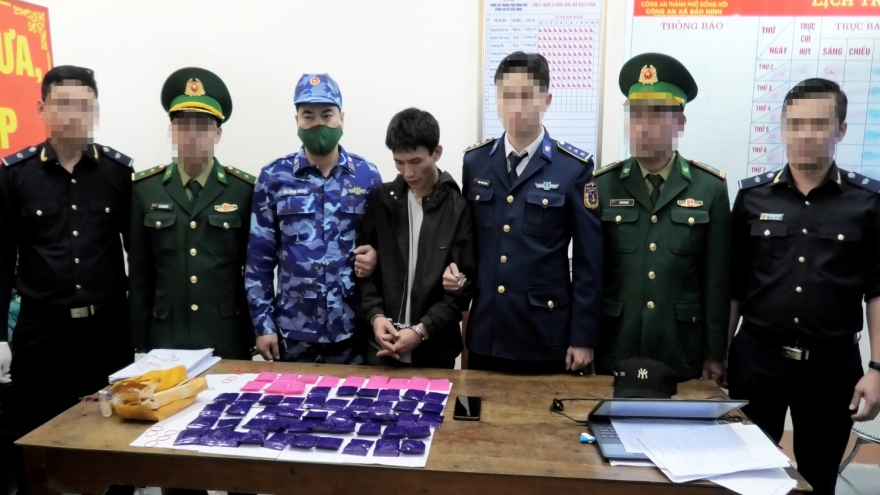 Bắt quả tang đối tượng vận chuyển hơn 11.000 viên ma túy tổng hợp