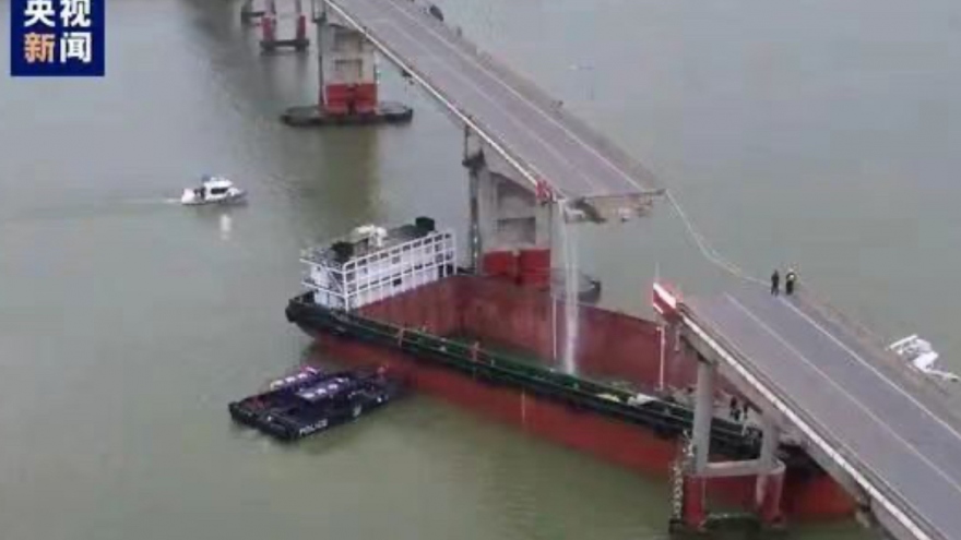 5 người thiệt mạng trong vụ tàu đâm gãy cầu ở Trung Quốc