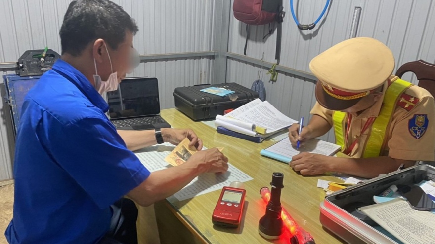 Xử phạt lái xe buýt vi phạm nồng độ cồn ở Đắk Nông