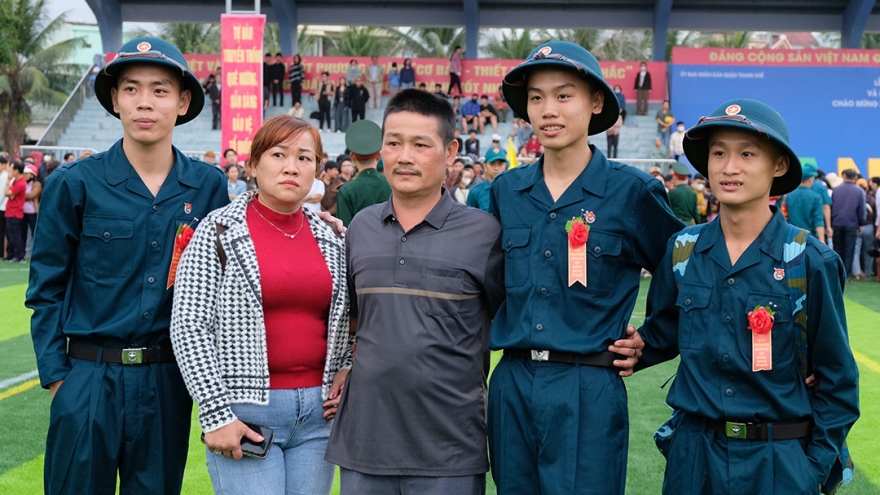 Cả 3 anh em trong một gia đình ở Đà Nẵng viết đơn nhập ngũ