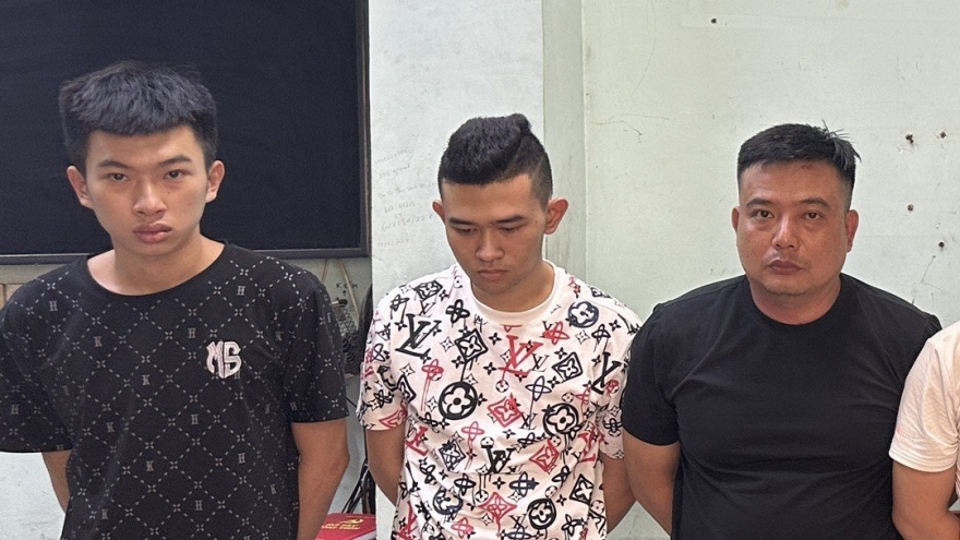 Tạm giữ nhóm người chửi bới, ngăn cảnh sát xử lý vi phạm nồng độ cồn