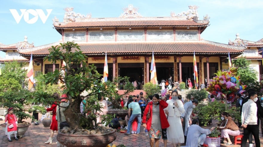 Văn minh đi lễ chùa: Lấy đẹp dẹp xấu