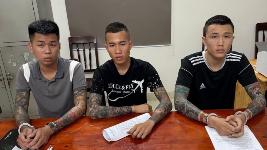 Khởi tố, tạm giam nhóm côn đồ chém người tiệm cắt tóc